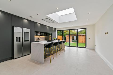4 bedroom semi-detached house for sale, Kendrey Gardens, Twickenham
