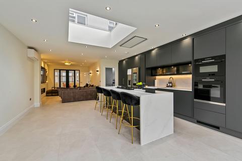 4 bedroom semi-detached house for sale, Kendrey Gardens, Twickenham
