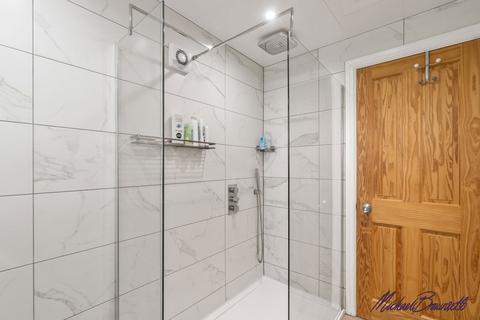 3 bedroom detached house for sale, Pintail Avenue, Bradford BD6