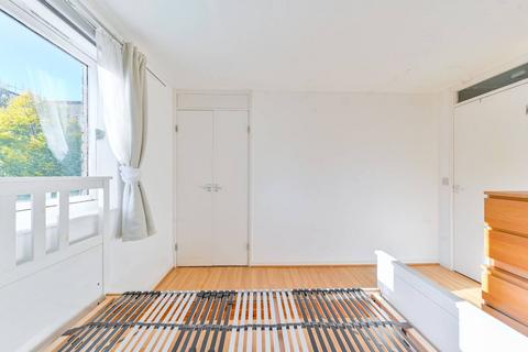 1 bedroom flat to rent, Kennet Close, Battersea, London, SW11