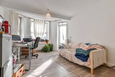 2 bedroom flat for sale, Tufnell Park Road, Tufnell Park, London, N7
