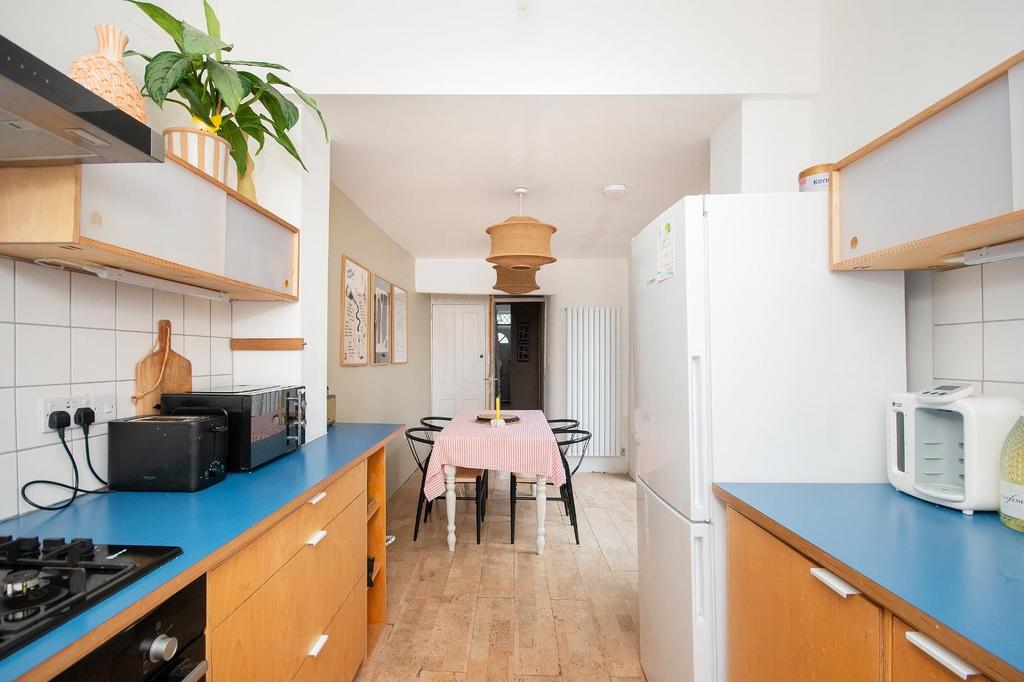 1 R8 HEE - Kitchen Diner C.jpg