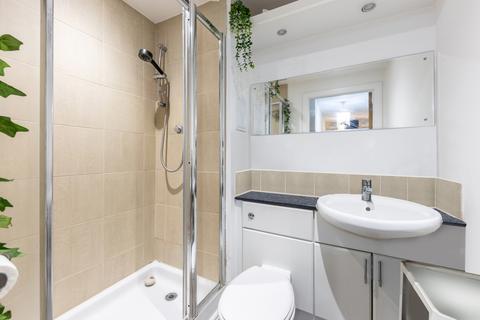 2 bedroom apartment for sale, Oyster Wharf, 18 Lombard Road, London, SW11