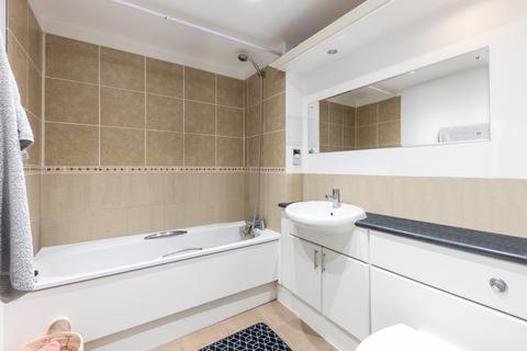 2 bedroom apartment for sale, Oyster Wharf, 18 Lombard Road, London, SW11