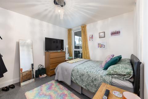 2 bedroom apartment for sale, Oyster Wharf, 18 Lombard Road, London, SW11