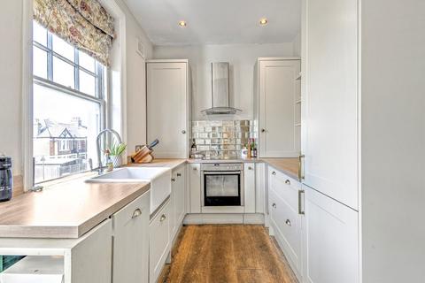 2 bedroom flat for sale, Salford Road, London SW2
