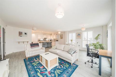 2 bedroom flat to rent, Swan Street, Old Isleworth TW7