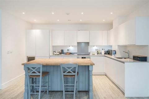 2 bedroom flat to rent, Swan Street, Old Isleworth TW7