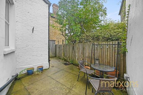 2 bedroom flat for sale, Westwell Road, London SW16