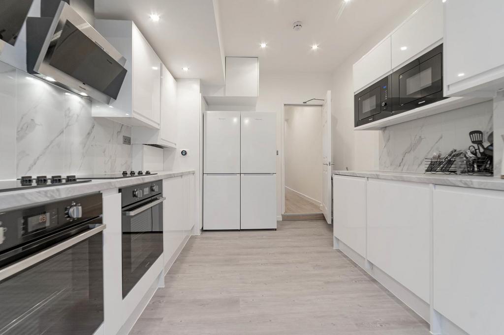 Kitchen2.jpg