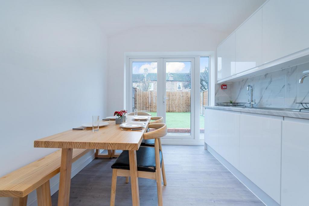 Kitchen10.jpg