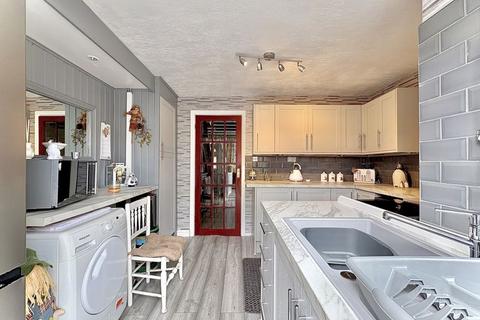 undefined, Bird Street, LOWER GORNAL, DY3 2LX