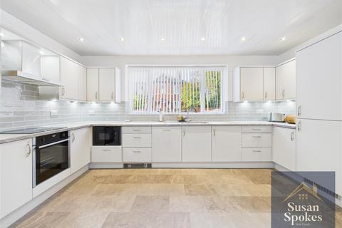 4 bedroom detached house for sale, North Avenue, South Shields