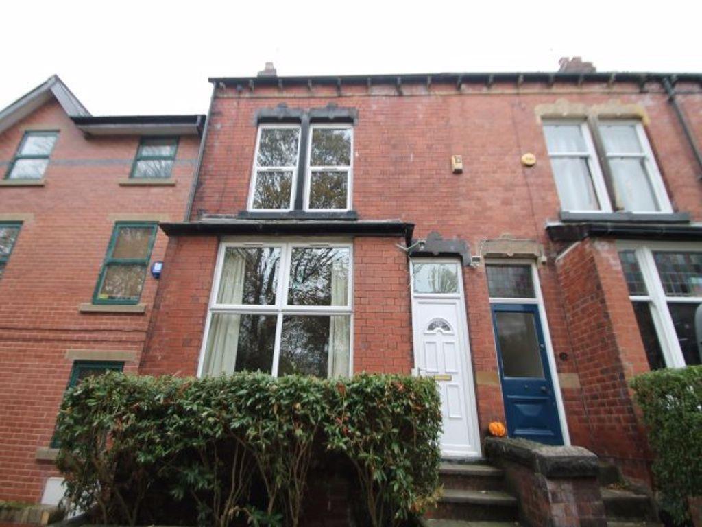 A charming view of the front exterior of a trad...