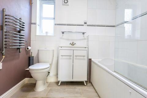 Flat 3, Sherbourne House, 1 Cherry Tree Way, Carterton, OX18 1GU