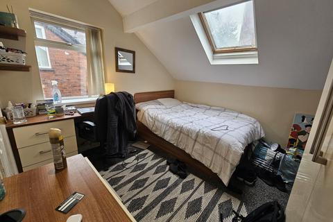 8 bedroom house to rent, St Michaels Villas, Leeds LS6