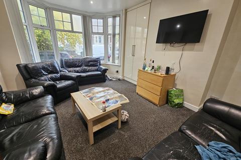 8 bedroom house to rent, St Michaels Villas, Leeds LS6