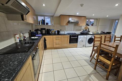 8 bedroom house to rent, St Michaels Villas, Leeds LS6