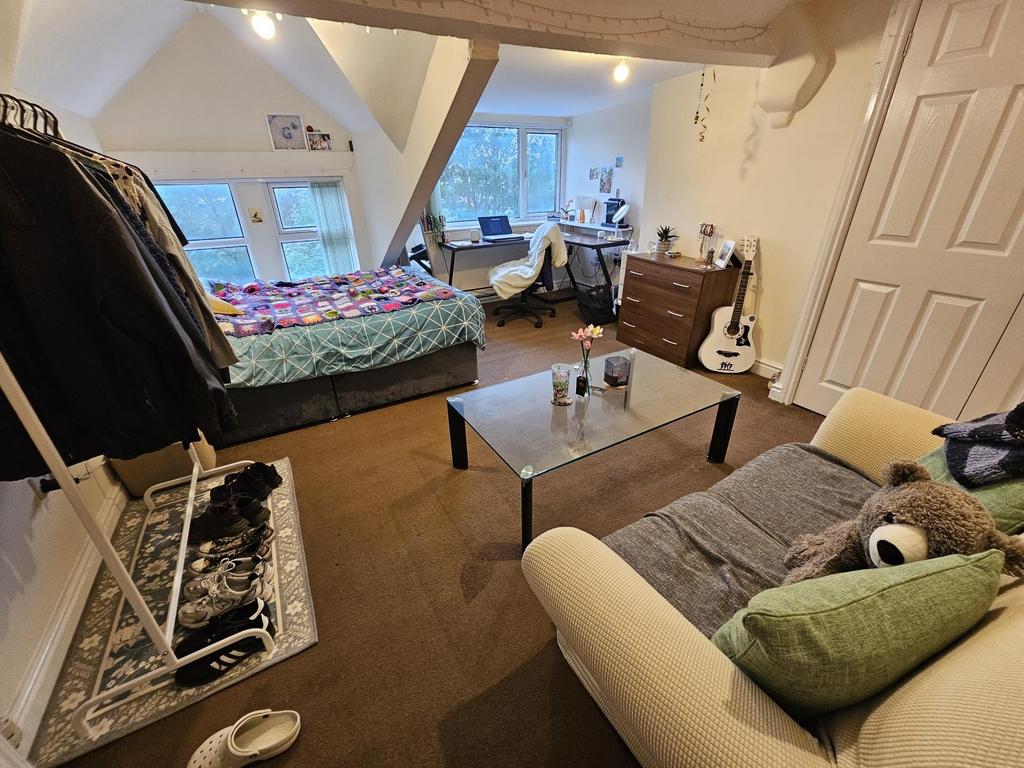 A cozy and well-maintained living room featurin...