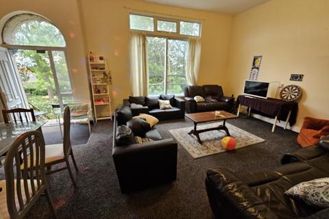 9 bedroom house to rent, Moorland Avenue, Leeds LS6
