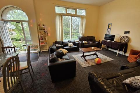 9 bedroom house to rent, Moorland Avenue, Leeds LS6