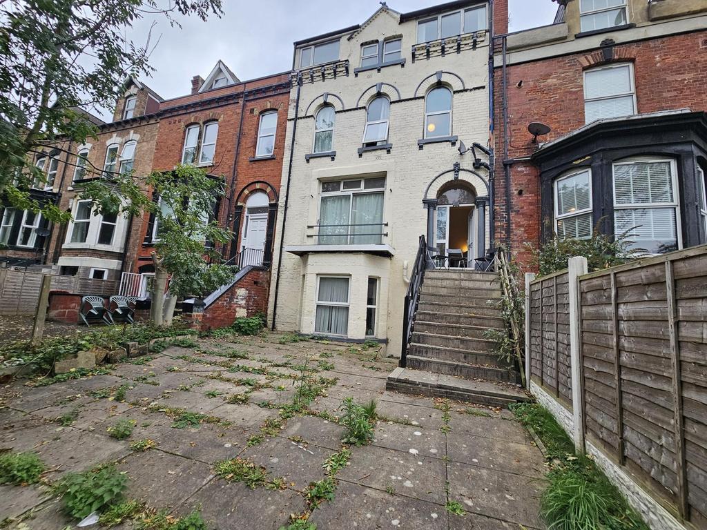 A charming view of the front exterior of a resi...
