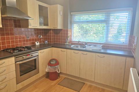 2 bedroom flat to rent, Silverwood Close, BR3