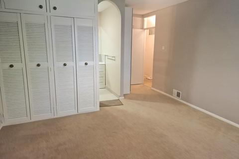 2 bedroom flat to rent, Silverwood Close, BR3