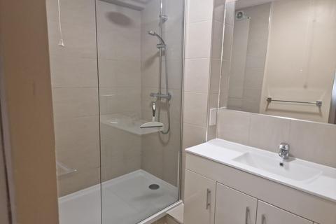 2 bedroom flat to rent, Silverwood Close, BR3