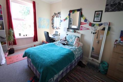 4 bedroom house to rent, 5b Buckingham Mount, Leeds LS6