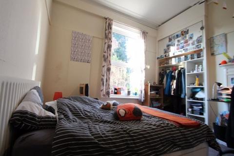4 bedroom house to rent, 5b Buckingham Mount, Leeds LS6