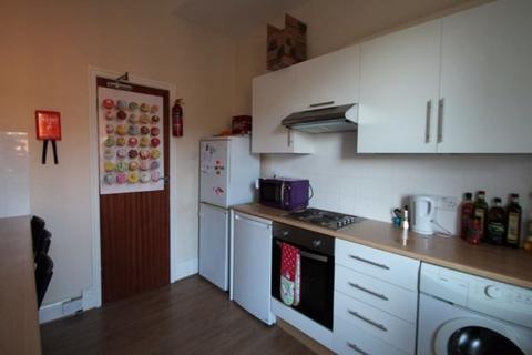 4 bedroom house to rent, 5b Buckingham Mount, Leeds LS6