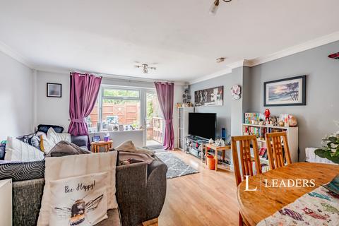 3 bedroom terraced house to rent, Sycamore Drive, East Grinstead, RH19