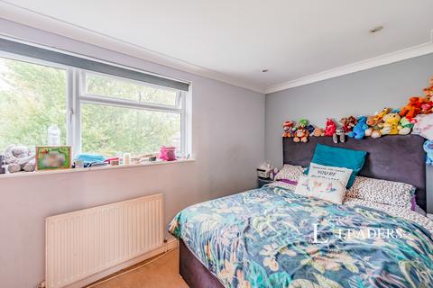 3 bedroom terraced house to rent, Sycamore Drive, East Grinstead, RH19