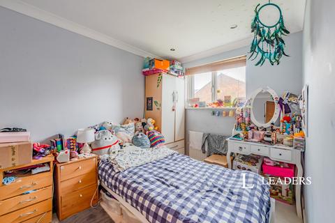 3 bedroom terraced house to rent, Sycamore Drive, East Grinstead, RH19