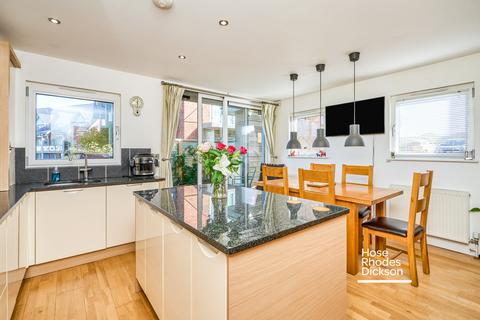 4 bedroom house to rent, Cormorant Grove, PO30