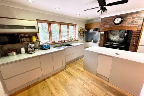 4 bedroom detached house for sale, Dolywern, Pontfadog, Llangollen