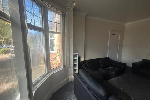 8 bedroom house to rent, St Michaels Villas, Leeds LS6