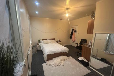 8 bedroom house to rent, St Michaels Villas, Leeds LS6