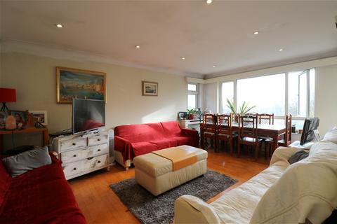 2 bedroom flat for sale, The Ridings, Ealing, London