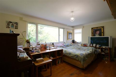 2 bedroom flat for sale, The Ridings, Ealing, London