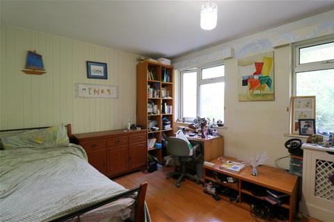2 bedroom flat for sale, The Ridings, Ealing, London