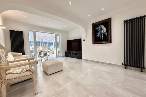 4 bedroom detached house for sale, Turnpike Drive, Warden Hills, Luton, LU3 3RF
