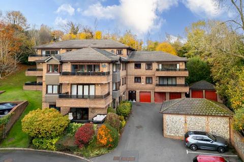 undefined, Lynn Court, Whyteleafe Hill, Caterham, CR3 0AU