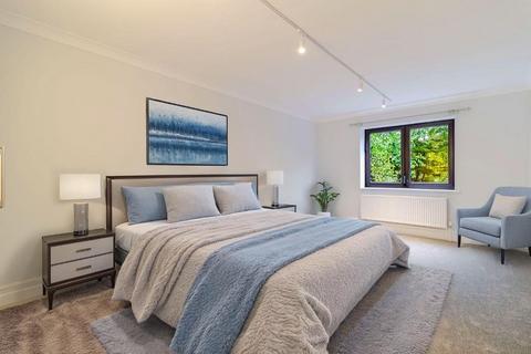 undefined, Lynn Court, Whyteleafe Hill, Caterham, CR3 0AU