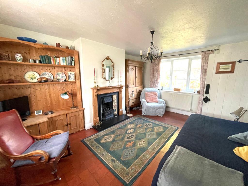 General view of living-dining room