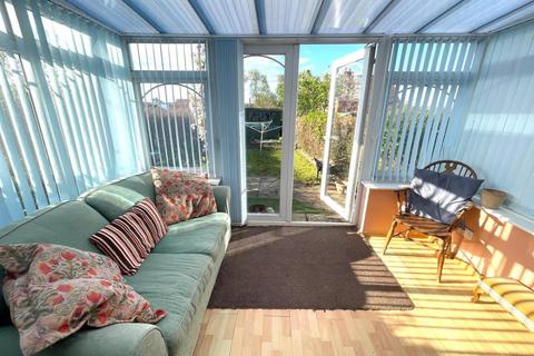 8 Barn Close, Street, BA16 0BG