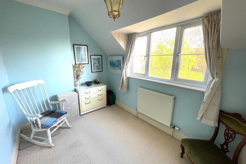 8 Barn Close, Street, BA16 0BG