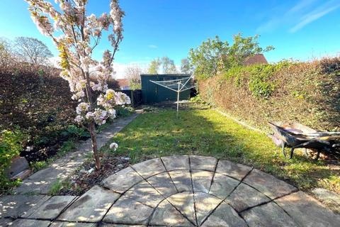 8 Barn Close, Street, BA16 0BG
