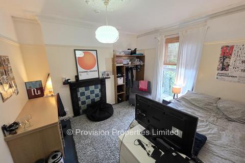 8 bedroom terraced house to rent, Ash Grove, Hyde Park LS6